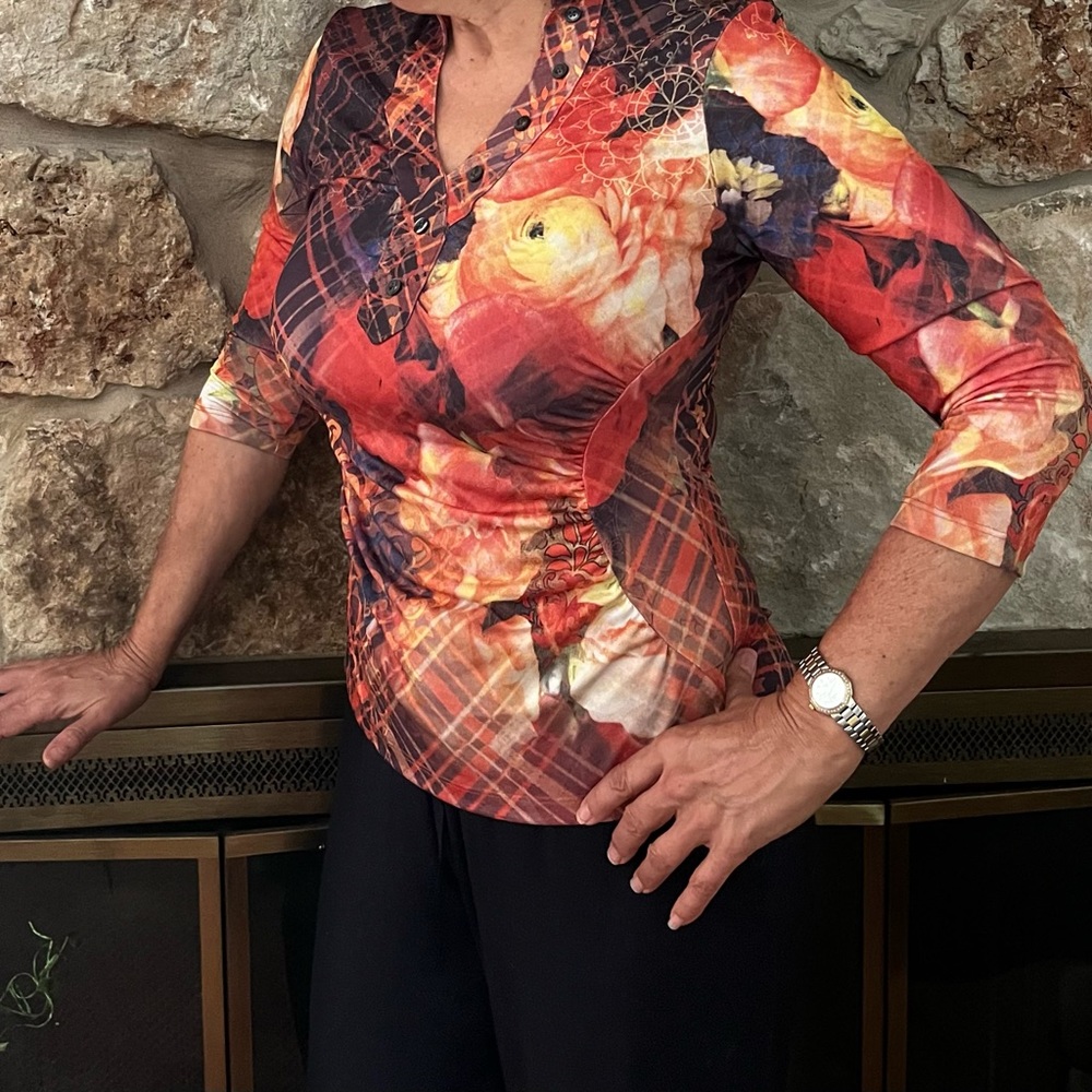 BOHO CHIC’s women’s form fitting blouse